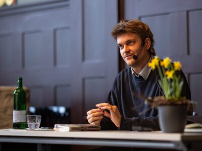 Schriftsteller Markus Thielemann kehrt mit Romanlesung an ASS zurück